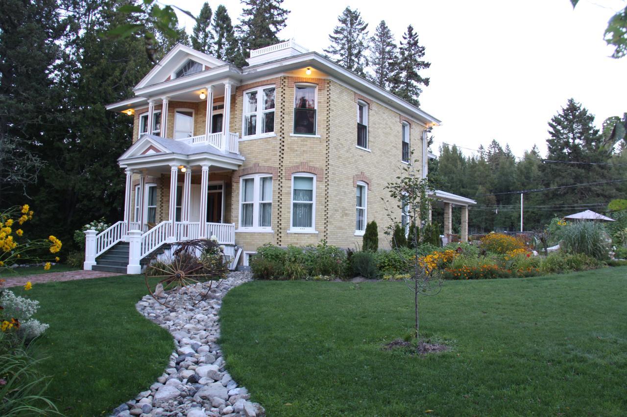 Inn Taylor Manor